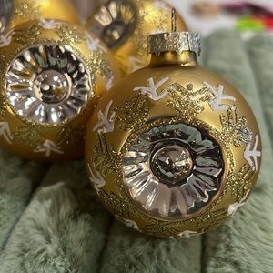 NWT Set of 4 Glass Vintage Inspired Christmas Ornaments